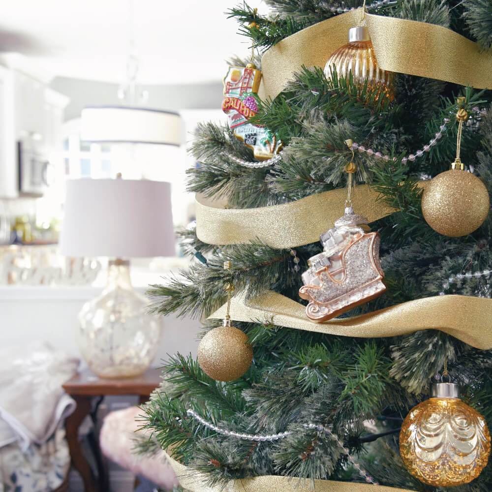 ORNAMENT ANCHOR Ornament Hooks for Hanging Christmas Decorations - No-Slip  Hanging Hooks for Xmas - Heavy Duty Christmas Tree Ornaments Hanger Hooks